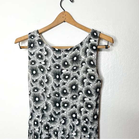 Lavand. Abstract Floral Print Sleeveless Mini Dress Black and White Small S - Picture 7 of 9